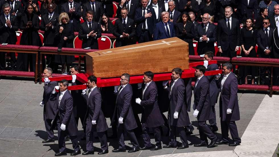 Emoção e Homenagens Marcam o Funeral do Papa Francisco